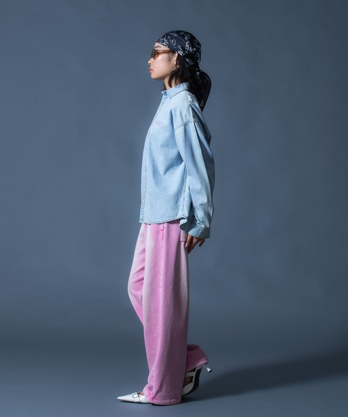 X-girl(エックスガール)の「SCRIPT LOGO BLEACHED DENIM SHIRT(シャツ/ブラウス・レディース・ブラック/ライトインディゴブルー・S/M)」の18枚目の写真