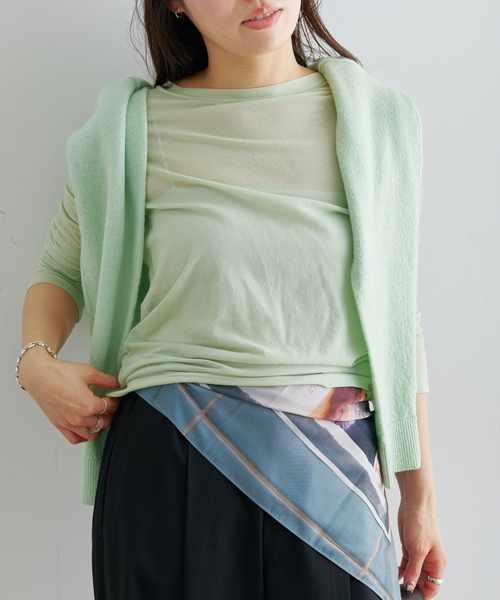 U by SPICK&SPAN（ユーバイスピックアンドスパン）の「《追加4》C/NY シアートップス（Tシャツ/カットソー・レディース・ブルー/ブラック/アイボリー/ライトグリーン・FREE）」の3枚目の写真