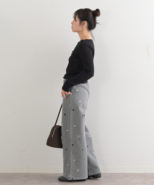 U by SPICK&SPAN（ユーバイスピックアンドスパン）の「《追加4》C/NY シアートップス（Tシャツ/カットソー・レディース・ブルー/ブラック/アイボリー/ライトグリーン・FREE）」の14枚目の写真