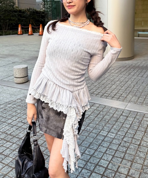 SPIRALGIRL(スパイラルガール)の「イレヘムワンショルレーストップス(Tシャツ/カットソー・レディース・ブラック/グレー/ホワイト・FREE)」の1枚目の写真