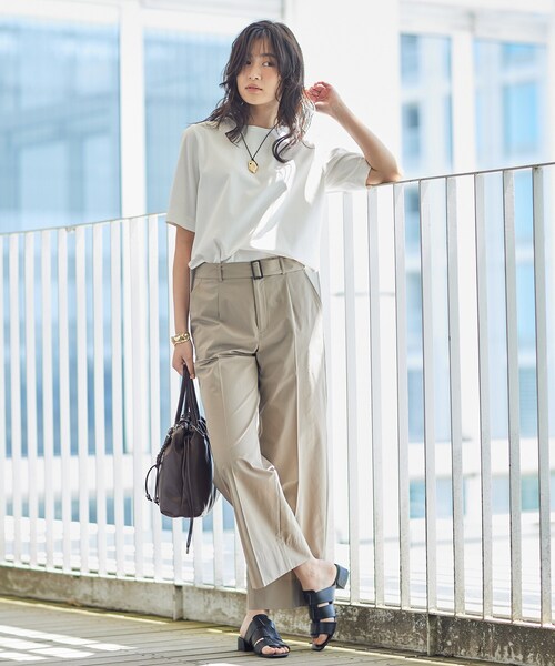 INDIVI(インディヴィ)の「【抗菌防臭/消臭】上品光沢コットンTシャツ(Tシャツ/カットソー・レディース・ホワイト/ブラック/サンドベージュ/ブラック系2・38/34/15 /13/05)」の5枚目の写真