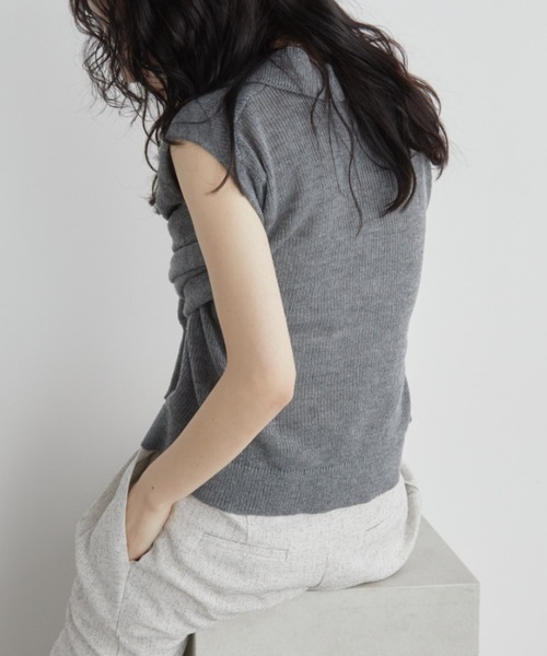 Aunt Marie's(アントマリーズ)の「カットアウトポロトップス/ニット(ニット/セーター・レディース・チャコールグレー/ナチュラル/パープル/グリーン・FREE)」の12枚目の写真