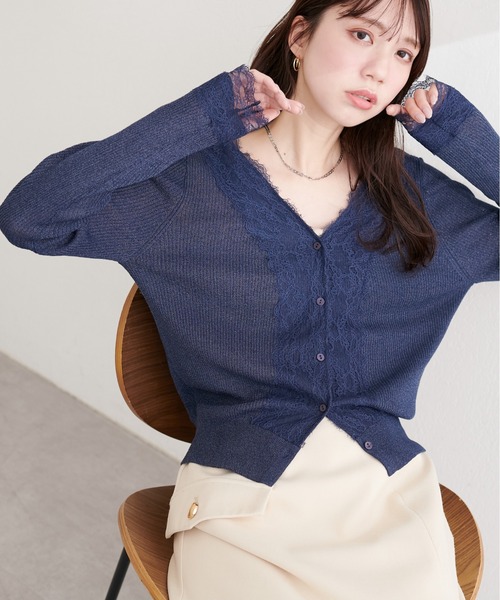 natural couture(ナチュラルクチュール)の「リバーレースVネックカーデ(カーディガン/ボレロ・レディース・サックスブルー/オレンジ系その他/オフホワイト/ネイビー/ミント/ラベンダー・FREE)」の4枚目の写真