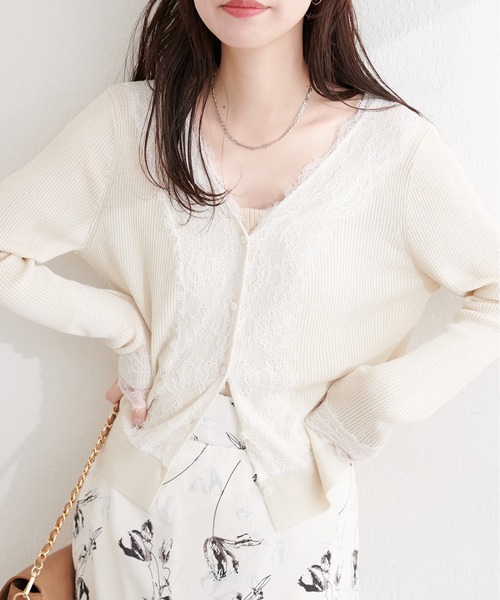 natural couture(ナチュラルクチュール)の「リバーレースVネックカーデ(カーディガン/ボレロ・レディース・サックスブルー/オレンジ系その他/オフホワイト/ネイビー/ミント/ラベンダー・FREE)」の2枚目の写真