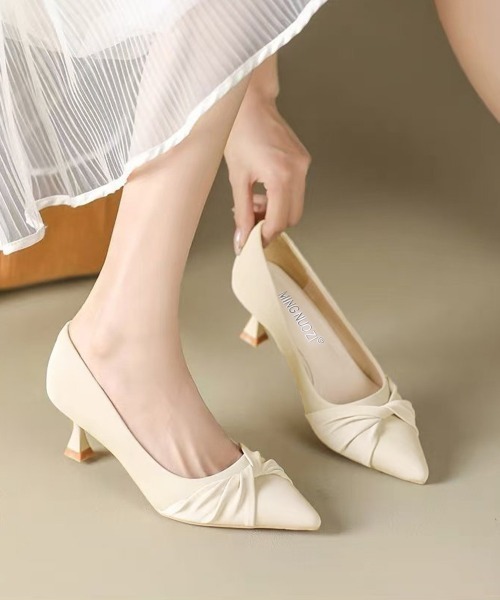 Miniministore(ミニミニストア)の「ツイストパンプスヒール選べるシューズ美脚(パンプス・レディース・ブラック系2/ブラック系3/ブラック系1/アイボリー系1/アイボリー系3/アイボリー系2・24.0cm/23.0cm/24.5cm/23.5cm/22.5cm)」の8枚目の写真