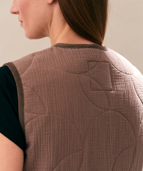 LAVENHAM(ラベンハム)の「Cropped Thornham Womens / クロップド ソーンハム ウィメンズ(ベスト・レディース・ブラック/ブルー系その他/ベージュ系その他5・10/12/6/8)」の18枚目の写真
