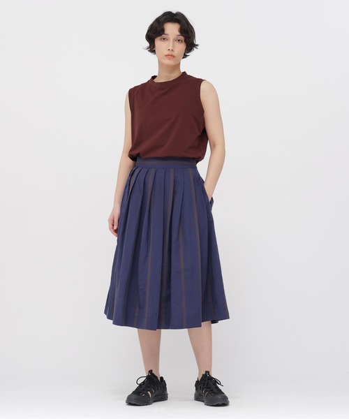 MARGARET HOWELL(マーガレットハウエル)の「BOLD STRIPE COTTON LINEN(スカート・レディース・ホワイト×ブルー/ネイビー・2/1/3)」の2枚目の写真