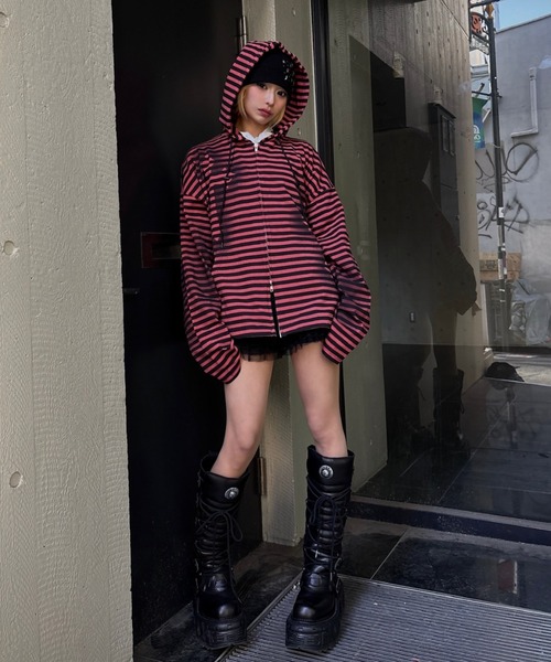 Never mind the XU（ネバーマインドザエックスユー）の「【Never mind the XU】spray cross zip up hoodie / 【ネバーマインド ザ エックスユー】スプレークロスジップパーカー（パーカー・メンズ・チャコール/ブラック×ホワイト/レッド・ONE SIZE）」の8枚目の写真