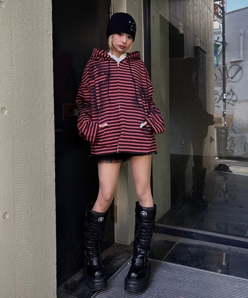 Never mind the XU（ネバーマインドザエックスユー）の「【Never mind the XU】spray cross zip up hoodie / 【ネバーマインド ザ エックスユー】スプレークロスジップパーカー（パーカー・メンズ・チャコール/ブラック×ホワイト/レッド・ONE SIZE）」の9枚目の写真