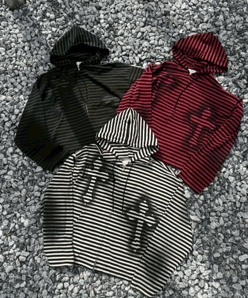 Never mind the XU（ネバーマインドザエックスユー）の「【Never mind the XU】spray cross zip up hoodie / 【ネバーマインド ザ エックスユー】スプレークロスジップパーカー（パーカー・メンズ・チャコール/ブラック×ホワイト/レッド・ONE SIZE）」の11枚目の写真