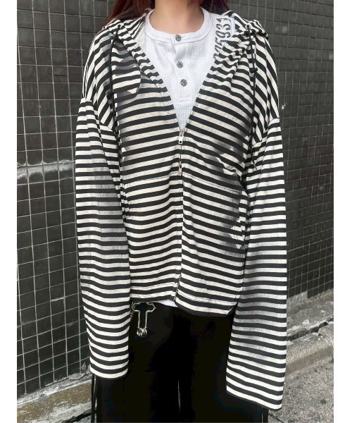 Never mind the XU（ネバーマインドザエックスユー）の「【Never mind the XU】spray cross zip up hoodie / 【ネバーマインド ザ エックスユー】スプレークロスジップパーカー（パーカー・メンズ・チャコール/ブラック×ホワイト/レッド・ONE SIZE）」の15枚目の写真