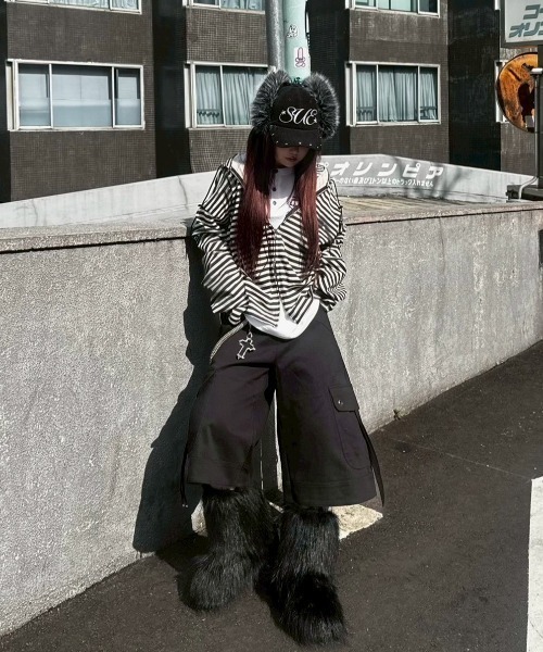 Never mind the XU（ネバーマインドザエックスユー）の「【Never mind the XU】spray cross zip up hoodie / 【ネバーマインド ザ エックスユー】スプレークロスジップパーカー（パーカー・メンズ・チャコール/ブラック×ホワイト/レッド・ONE SIZE）」の12枚目の写真