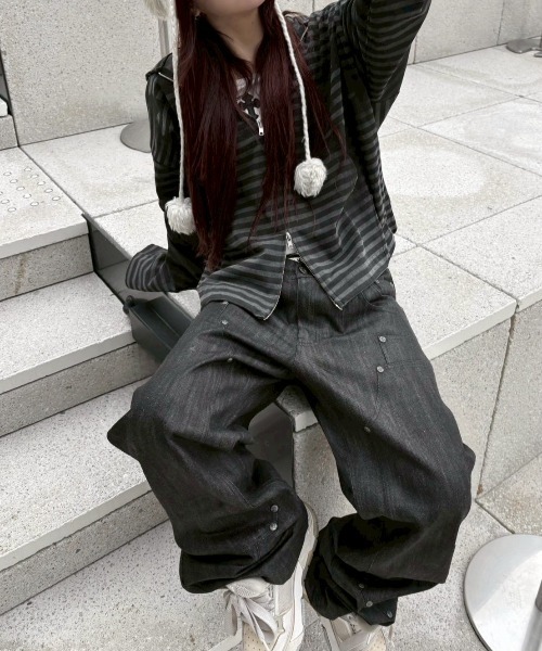 Never mind the XU（ネバーマインドザエックスユー）の「【Never mind the XU】spray cross zip up hoodie / 【ネバーマインド ザ エックスユー】スプレークロスジップパーカー（パーカー・メンズ・チャコール/ブラック×ホワイト/レッド・ONE SIZE）」の20枚目の写真