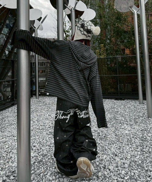 Never mind the XU（ネバーマインドザエックスユー）の「【Never mind the XU】spray cross zip up hoodie / 【ネバーマインド ザ エックスユー】スプレークロスジップパーカー（パーカー・メンズ・チャコール/ブラック×ホワイト/レッド・ONE SIZE）」の22枚目の写真