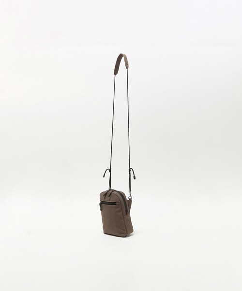 green label relaxing(グリーンレーベルリラクシング)の「【WEB限定】マット リップストップ ミニ ショルダー バッグ -撥水-(ショルダーバッグ・メンズ・ブラック/ダークブラウン・FREE)」の8枚目の写真