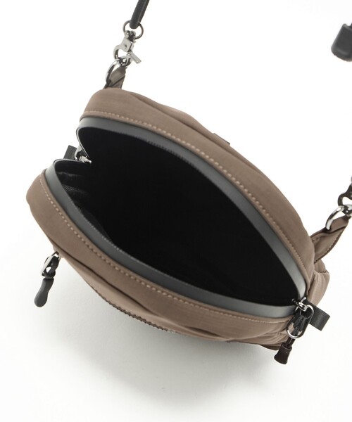 green label relaxing(グリーンレーベルリラクシング)の「【WEB限定】マット リップストップ ミニ ショルダー バッグ -撥水-(ショルダーバッグ・メンズ・ブラック/ダークブラウン・FREE)」の12枚目の写真