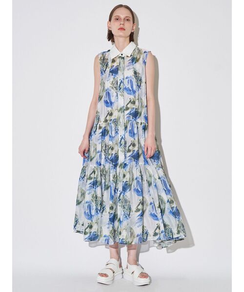 ELENDEEK(エレンディーク)の「シェイドフラワーティアードワンピース(ワンピース・レディース・ブラック/ブルー・01/02)」の5枚目の写真