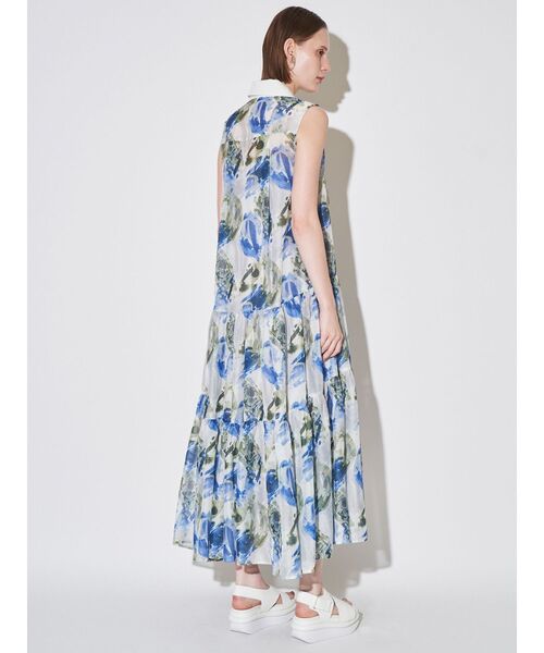 ELENDEEK(エレンディーク)の「シェイドフラワーティアードワンピース(ワンピース・レディース・ブラック/ブルー・01/02)」の7枚目の写真