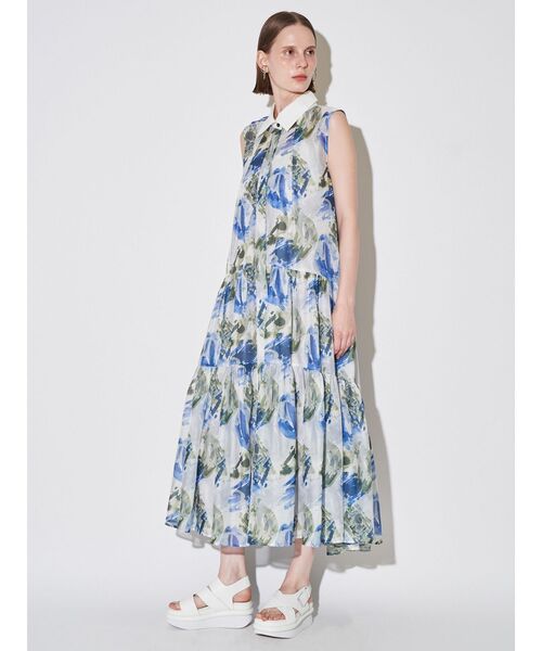 ELENDEEK(エレンディーク)の「シェイドフラワーティアードワンピース(ワンピース・レディース・ブラック/ブルー・01/02)」の8枚目の写真