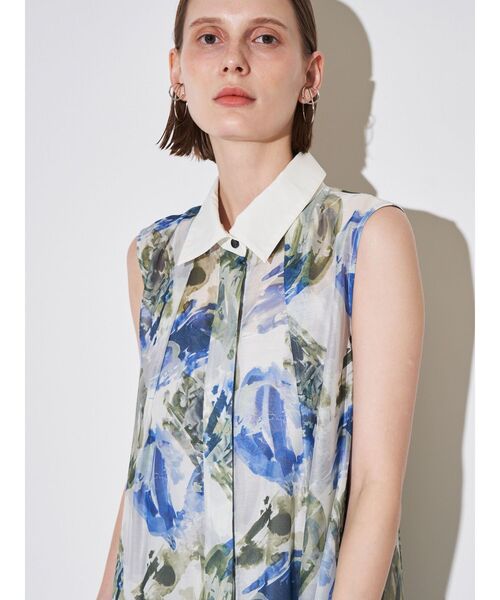 ELENDEEK(エレンディーク)の「シェイドフラワーティアードワンピース(ワンピース・レディース・ブラック/ブルー・01/02)」の9枚目の写真