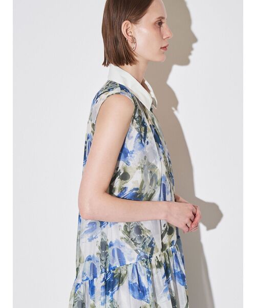 ELENDEEK(エレンディーク)の「シェイドフラワーティアードワンピース(ワンピース・レディース・ブラック/ブルー・01/02)」の10枚目の写真