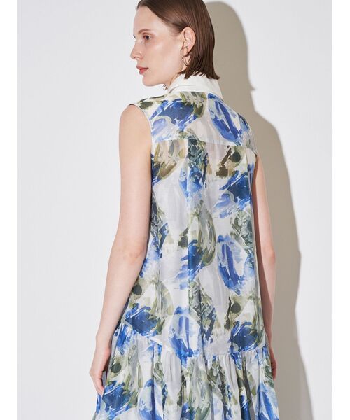 ELENDEEK(エレンディーク)の「シェイドフラワーティアードワンピース(ワンピース・レディース・ブラック/ブルー・01/02)」の11枚目の写真