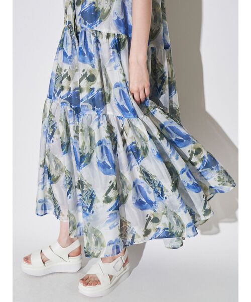 ELENDEEK(エレンディーク)の「シェイドフラワーティアードワンピース(ワンピース・レディース・ブラック/ブルー・01/02)」の12枚目の写真