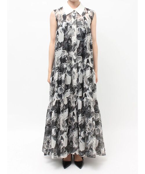 ELENDEEK(エレンディーク)の「シェイドフラワーティアードワンピース(ワンピース・レディース・ブラック/ブルー・01/02)」の19枚目の写真