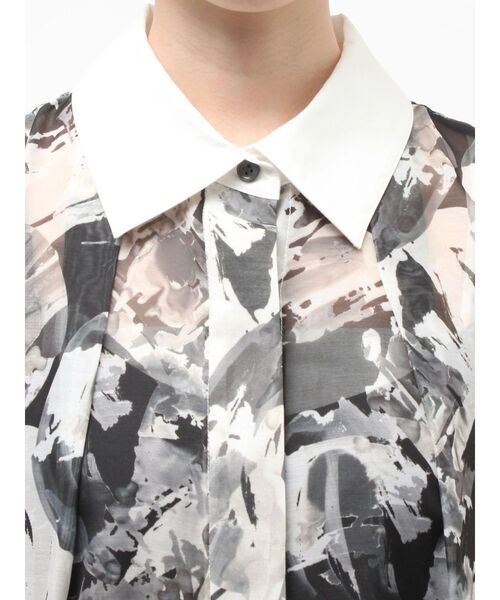 ELENDEEK(エレンディーク)の「シェイドフラワーティアードワンピース(ワンピース・レディース・ブラック/ブルー・01/02)」の22枚目の写真