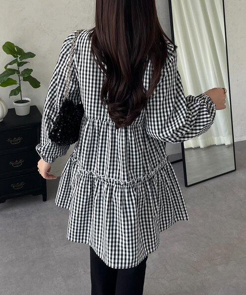 prose verse（プロズヴェール）の「ミドル丈裾フリルティアードブラウス（シャツ/ブラウス・レディース・オフホワイト/ブラック系その他・MEDIUM/LARGE）」の16枚目の写真