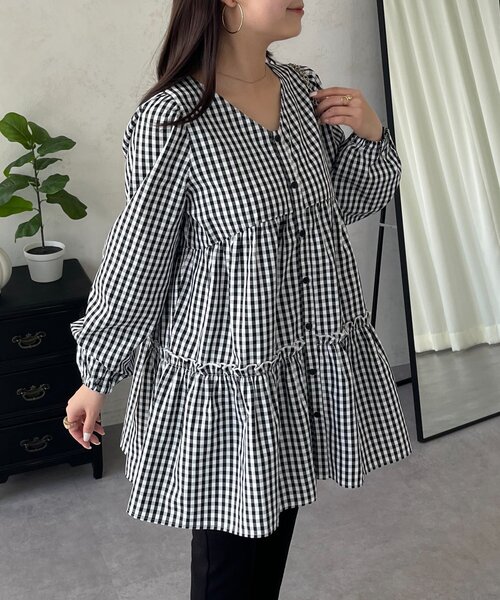 prose verse（プロズヴェール）の「ミドル丈裾フリルティアードブラウス（シャツ/ブラウス・レディース・オフホワイト/ブラック系その他・MEDIUM/LARGE）」の14枚目の写真