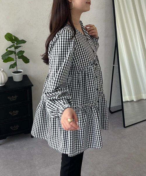 prose verse（プロズヴェール）の「ミドル丈裾フリルティアードブラウス（シャツ/ブラウス・レディース・オフホワイト/ブラック系その他・MEDIUM/LARGE）」の13枚目の写真