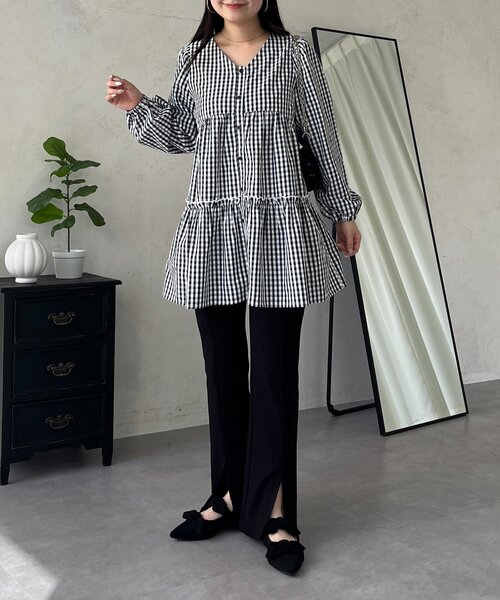 prose verse（プロズヴェール）の「ミドル丈裾フリルティアードブラウス（シャツ/ブラウス・レディース・オフホワイト/ブラック系その他・MEDIUM/LARGE）」の11枚目の写真