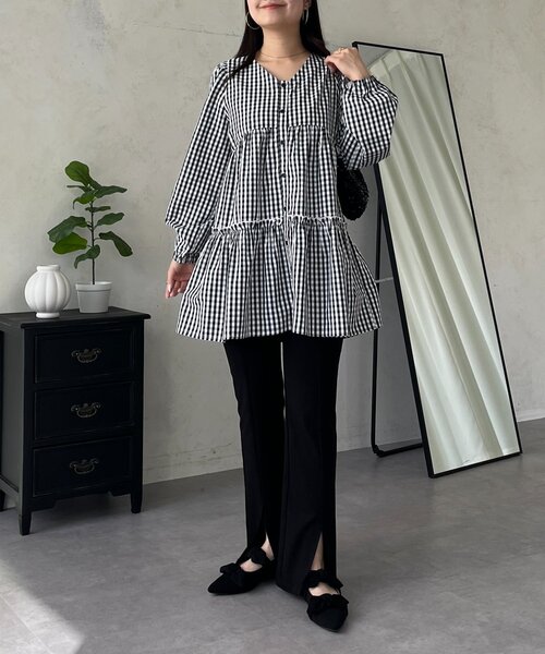 prose verse（プロズヴェール）の「ミドル丈裾フリルティアードブラウス（シャツ/ブラウス・レディース・オフホワイト/ブラック系その他・MEDIUM/LARGE）」の10枚目の写真