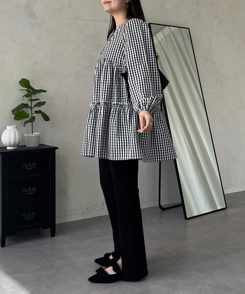 prose verse（プロズヴェール）の「ミドル丈裾フリルティアードブラウス（シャツ/ブラウス・レディース・オフホワイト/ブラック系その他・MEDIUM/LARGE）」の9枚目の写真