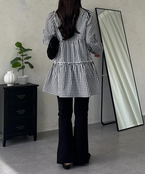 prose verse（プロズヴェール）の「ミドル丈裾フリルティアードブラウス（シャツ/ブラウス・レディース・オフホワイト/ブラック系その他・MEDIUM/LARGE）」の5枚目の写真