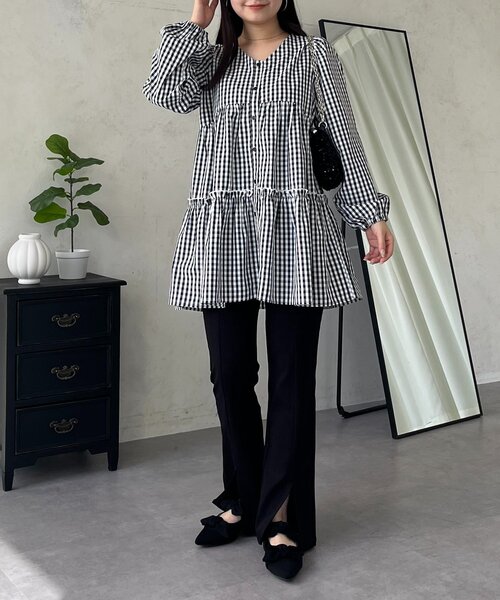 prose verse（プロズヴェール）の「ミドル丈裾フリルティアードブラウス（シャツ/ブラウス・レディース・オフホワイト/ブラック系その他・MEDIUM/LARGE）」の3枚目の写真