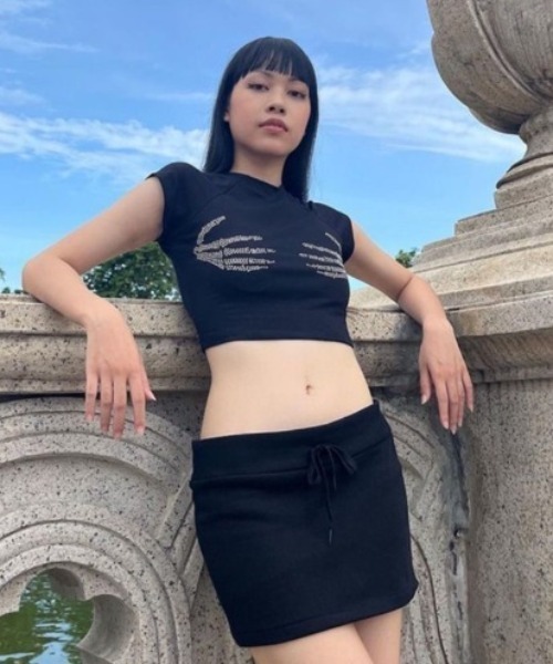 ViViDAY(ビビデー)の「手柄 ラインストーンショートtシャツ(Tシャツ/カットソー・レディース・ブラック・M)」の8枚目の写真