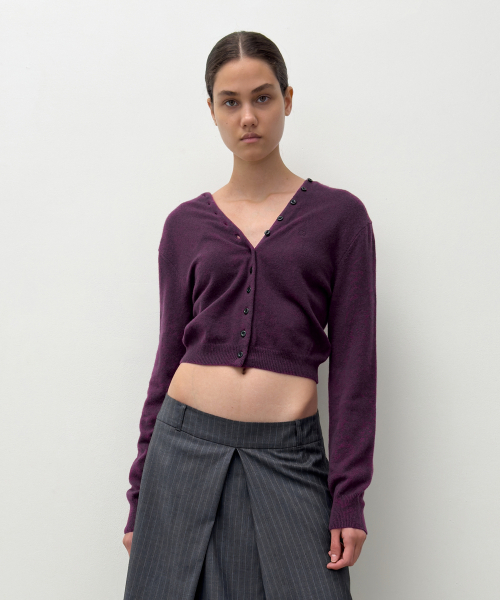 DIAGONAL(ダイアゴナル)の「V NECK BUTTON CARDIGAN (purple)(カーディガン/ボレロ・レディース・その他・FREE)」の1枚目の写真
