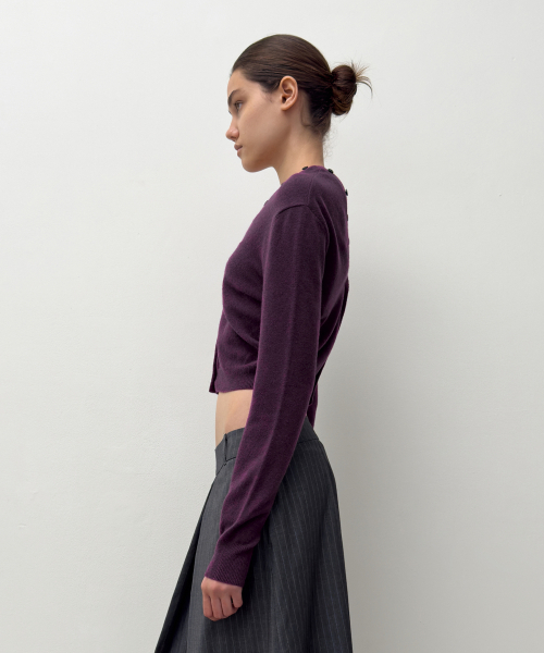 DIAGONAL(ダイアゴナル)の「V NECK BUTTON CARDIGAN (purple)(カーディガン/ボレロ・レディース・その他・FREE)」の2枚目の写真