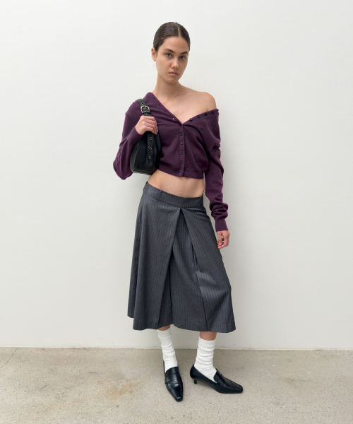 DIAGONAL(ダイアゴナル)の「V NECK BUTTON CARDIGAN (purple)(カーディガン/ボレロ・レディース・その他・FREE)」の6枚目の写真