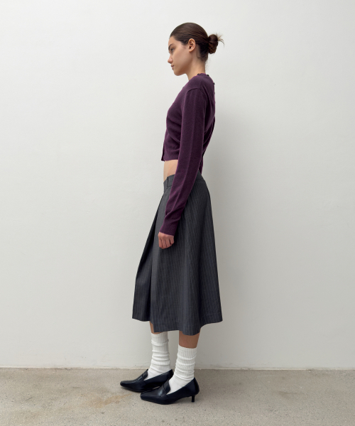 DIAGONAL(ダイアゴナル)の「V NECK BUTTON CARDIGAN (purple)(カーディガン/ボレロ・レディース・その他・FREE)」の7枚目の写真