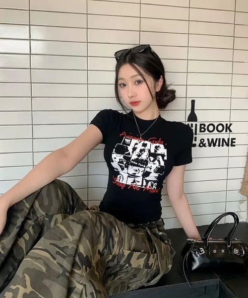 shopnikoniko(ショップニコニコ)の「プリントTシャツ 半袖 スリムTシャツ 韓国ファッション y2k モノクログラフィックデザイン Tシャツ ピチT(Tシャツ/カットソー・レディース・ブラック/ホワイト・フリー)」の5枚目の写真