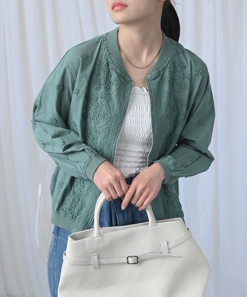 &HALF(アンドハーフ)の「フラワーモチーフ刺繍コットンジップブルゾン(ブルゾン・レディース・オフホワイト/ネイビー/グリーン・L/M)」の9枚目の写真