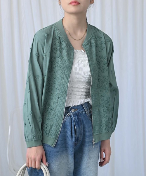&HALF(アンドハーフ)の「フラワーモチーフ刺繍コットンジップブルゾン(ブルゾン・レディース・オフホワイト/ネイビー/グリーン・L/M)」の10枚目の写真