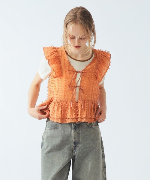 Ray BEAMS(レイビームス)の「フリンジ ラッフル フレンチスリーブ ブラウス(シャツ/ブラウス・レディース・オレンジ/ブラック・ONE SIZE)」の2枚目の写真