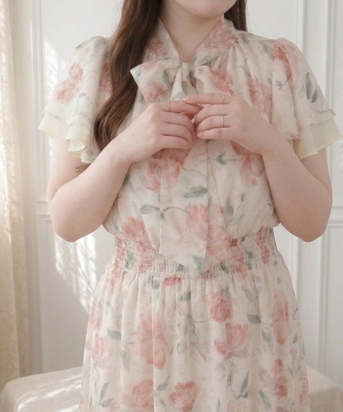 p courge(ピークルジュ)の「水彩フラワープリント ボウタイリボン フレアワンピース(ワンピース・レディース・ベージュ/ピンク/ブルー・LL/3L/4L)」の14枚目の写真