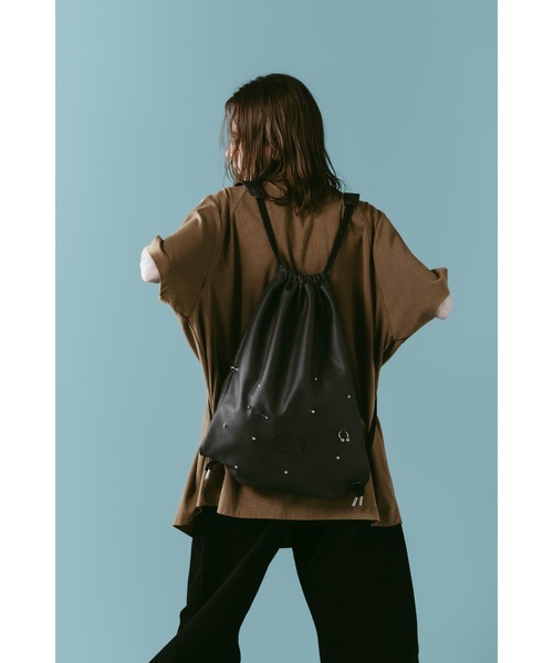 Knuth Marf（クヌースマーフ）の「leather drawstring bag（バックパック/リュック・レディース・ブラック/ライトグレー・ONE SIZE）」の6枚目の写真