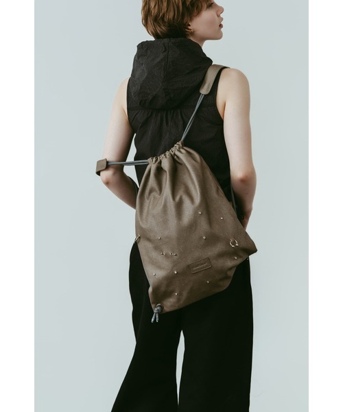 Knuth Marf（クヌースマーフ）の「leather drawstring bag（バックパック/リュック・レディース・ブラック/ライトグレー・ONE SIZE）」の9枚目の写真