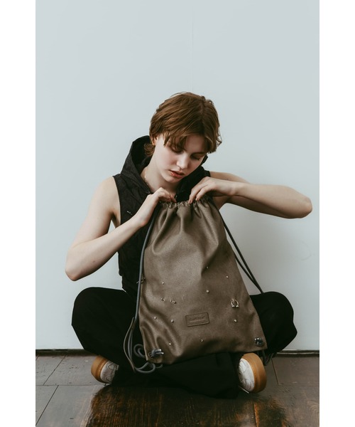 Knuth Marf（クヌースマーフ）の「leather drawstring bag（バックパック/リュック・レディース・ブラック/ライトグレー・ONE SIZE）」の12枚目の写真